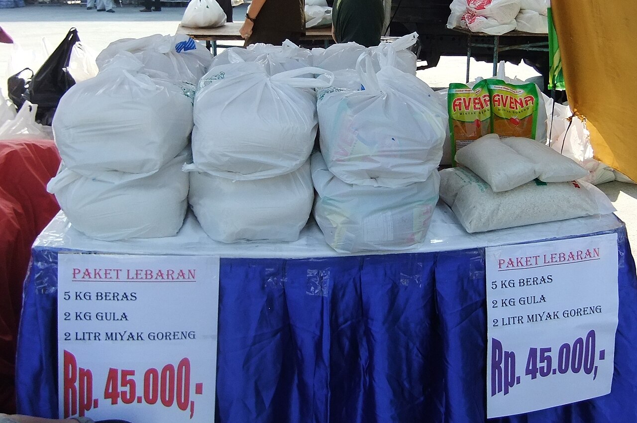 Penyaluran bansos pancarijang